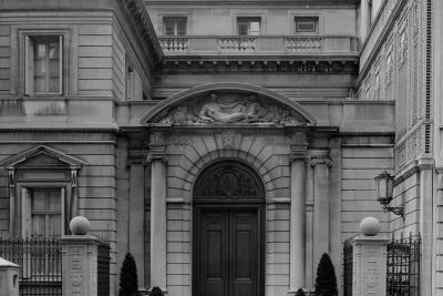 outside entrance of the Frick Collection building from street