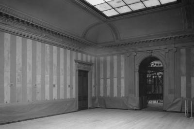 photo of empty gallery with skylight, circa 1935