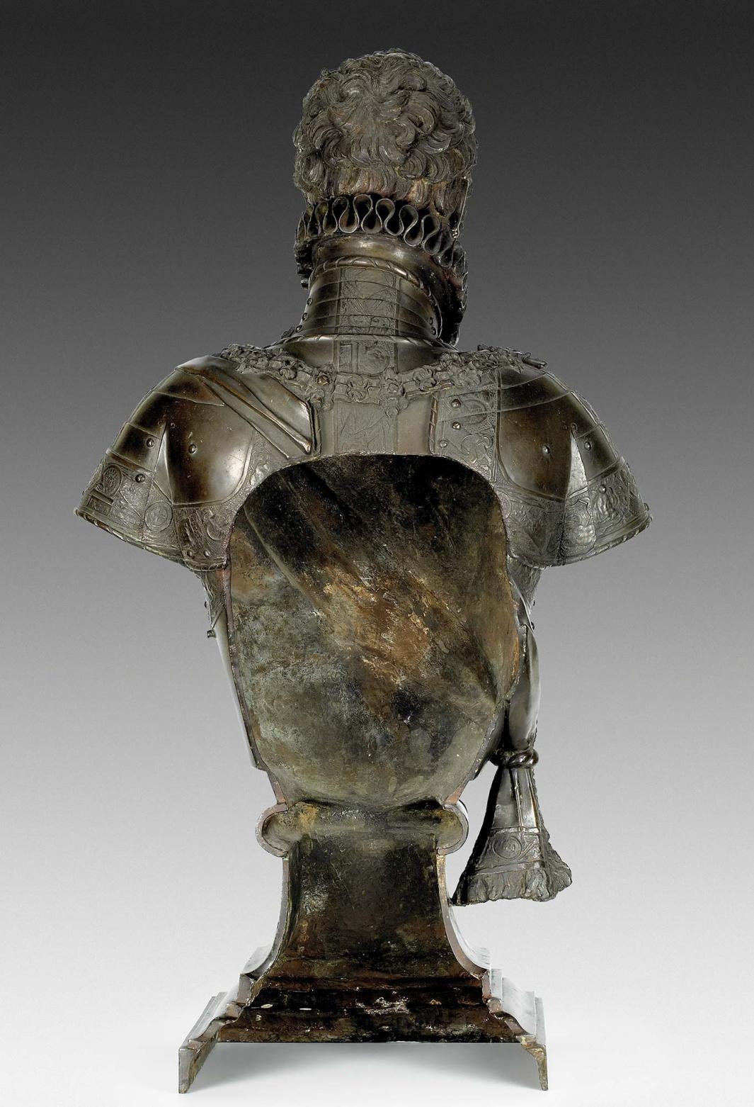 reverse of bust of bearded man in armor