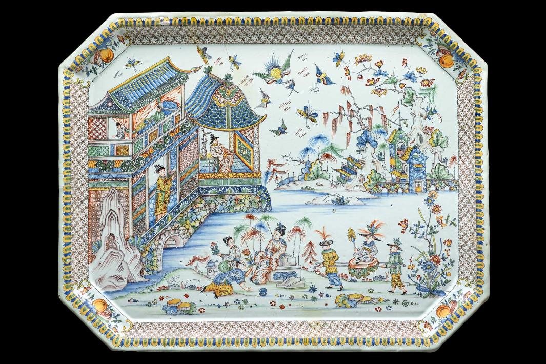 Earthenware tray depicting a landscape with a house on a river and several figures inside and outside the house as well as insects and birds in the sky