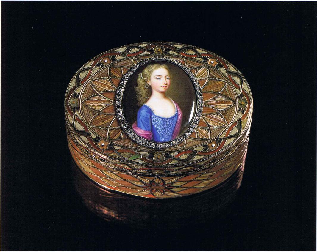 snuffbox with portrait of woman at center