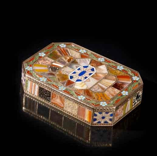 snuffbox made of gemstones