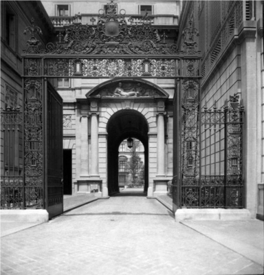 Black-and-white photo of the Frick mansion's porte-cochère, leading from East 70th Street toward 71st Street