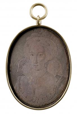 Silver portrait medal of Queen Anne crowned, with high collar, pearl earrings, a pearl necklace.