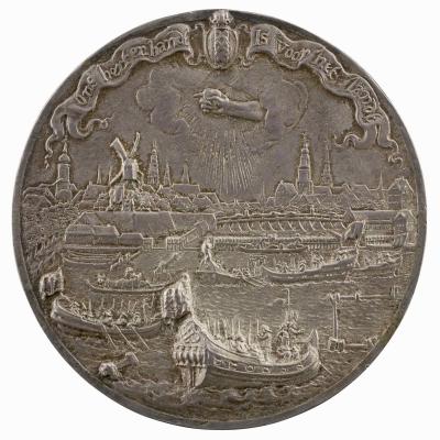 Silver medal depicting, in the foreground, the Amstel river with two boatloads of soldiers; other vessels in the middle ground; in the background, the city of Amsterdam; above: the arms of the city in luminous clouds, a hand holds a heart