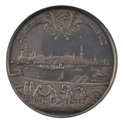 Silver medal. Top: arms of the city of Nijmegen. Back: city by a river. Front: Envoys