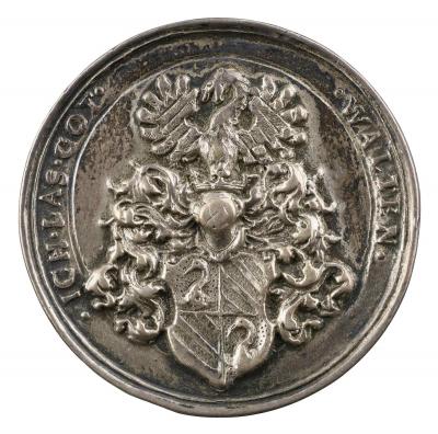 Silver medal depicting a crest with a splayed Eagle