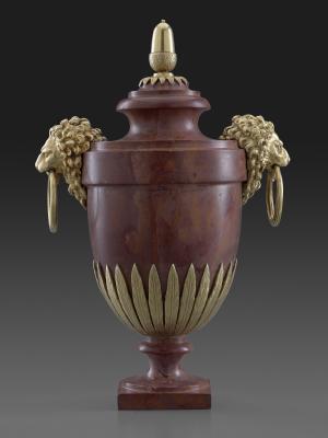 Red marble vase adorned with gilt-silver leaves and the heads of two lions with rings in their jaws